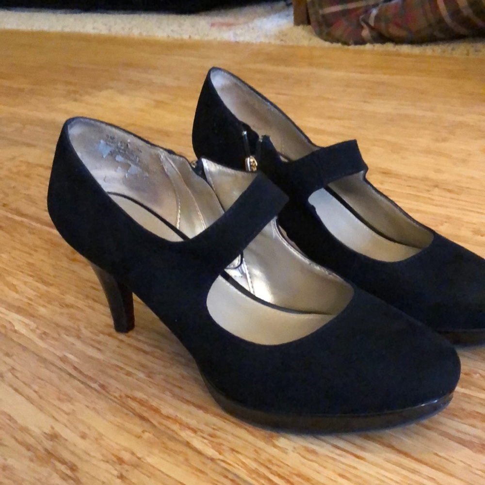 Mayrjane velvet Badolino shoes.